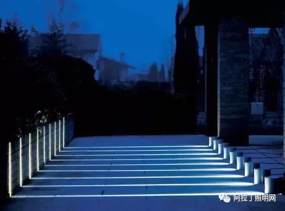 这些好看的景观地灯的存在，能让走路都变得有趣