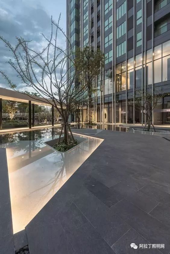 这些好看的景观地灯的存在，能让走路都变得有趣