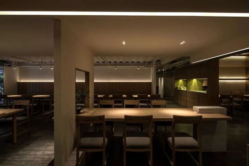 他们将层高只有2.2米的餐厅打造出最诗意的日式风