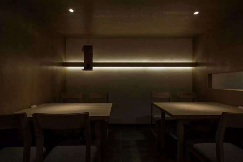 他们将层高只有2.2米的餐厅打造出最诗意的日式风