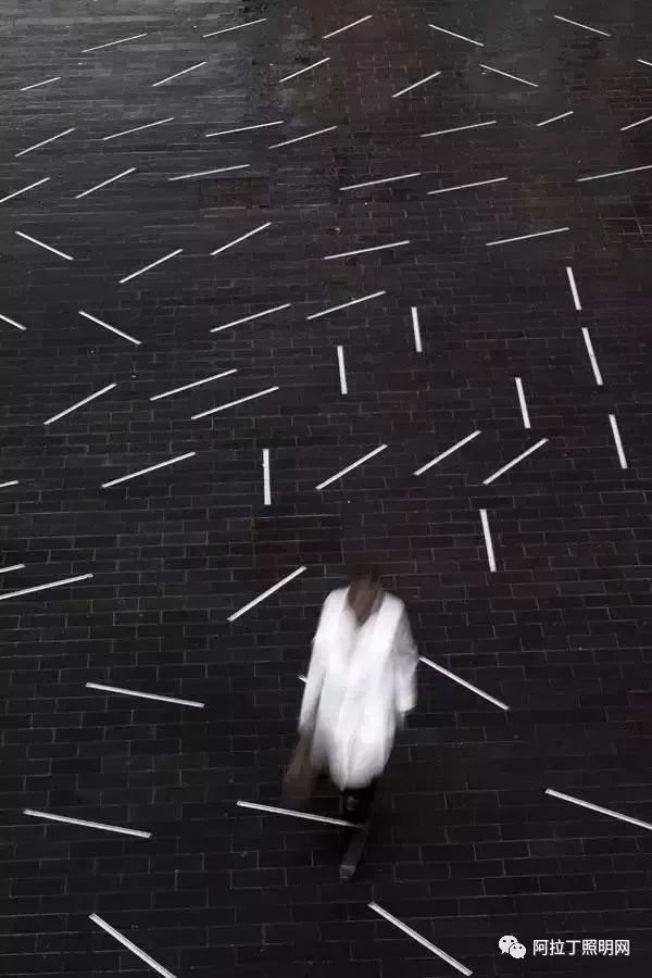 这些好看的景观地灯的存在，能让走路都变得有趣