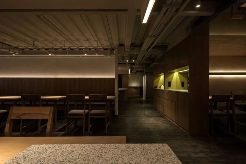 他们将层高只有2.2米的餐厅打造出最诗意的日式风