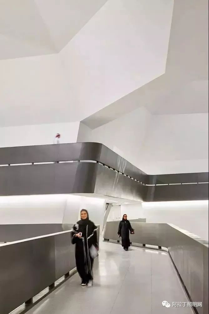 扎哈出品，必属精品！这座改造光和风的建筑被称为史上最聪明的沙漠设计