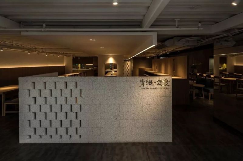 他们将层高只有2.2米的餐厅打造出最诗意的日式风