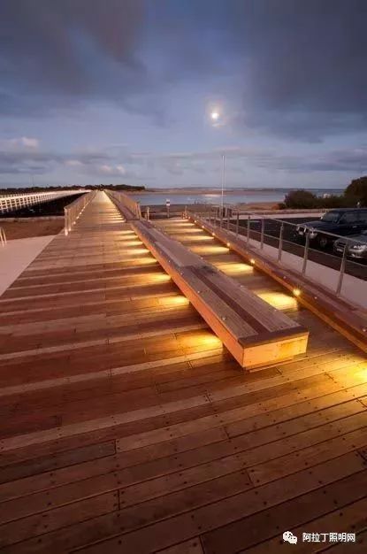 这些好看的景观地灯的存在，能让走路都变得有趣