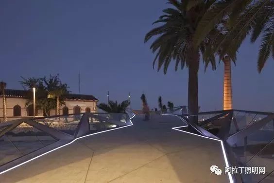 这些好看的景观地灯的存在，能让走路都变得有趣