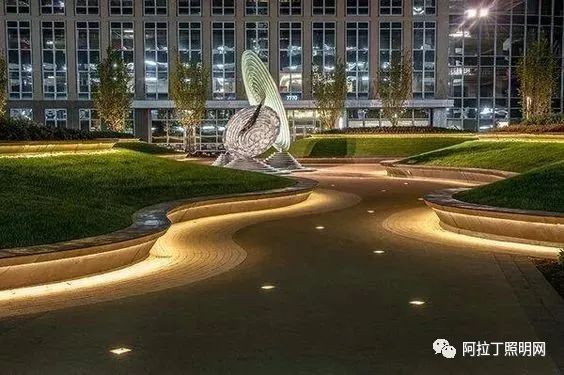 这些好看的景观地灯的存在，能让走路都变得有趣