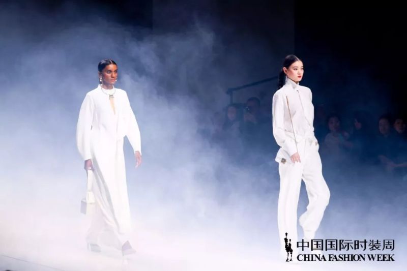 雅江光电|时尚风起云涌，光色随影舞动