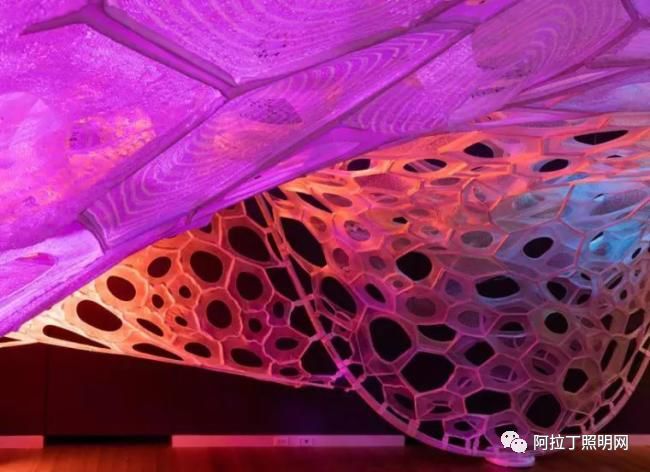 现代黑科技、商业营销新宠儿、网红打卡圣地？一文带你欣赏灯光艺术装置商业案例