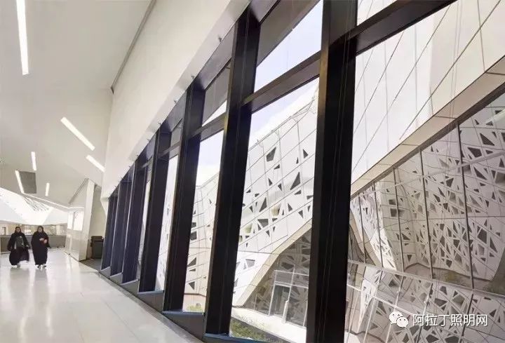 扎哈出品，必属精品！这座改造光和风的建筑被称为史上最聪明的沙漠设计