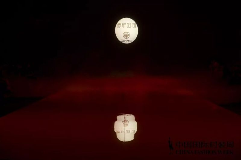 雅江光电|时尚风起云涌，光色随影舞动