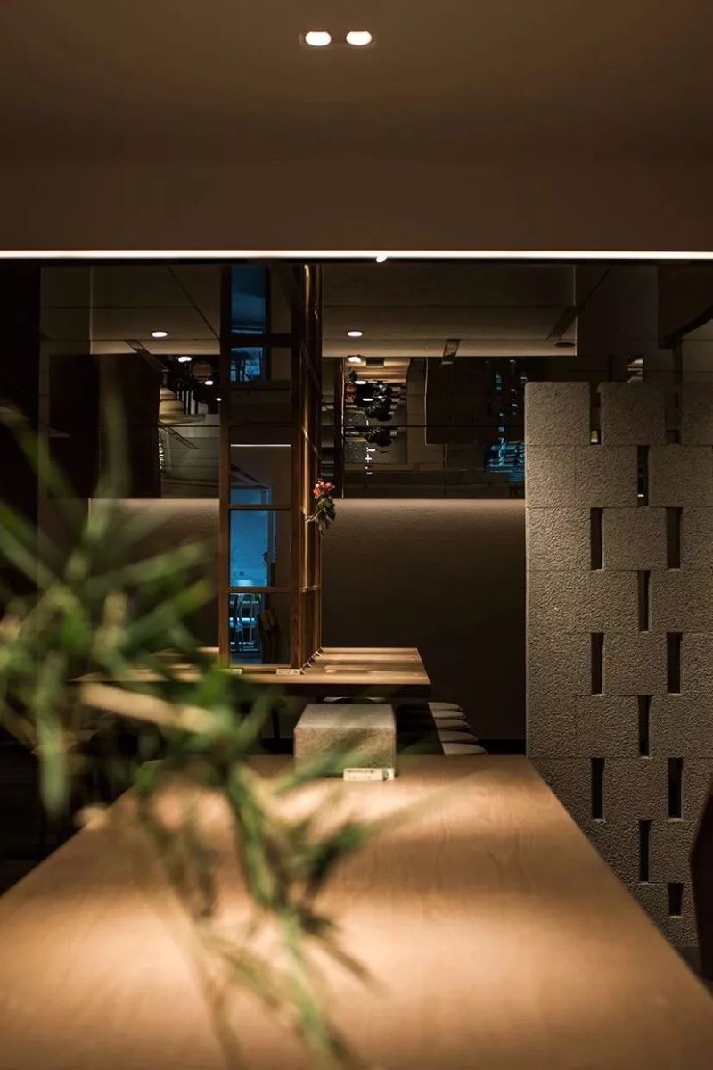 他们将层高只有2.2米的餐厅打造出最诗意的日式风