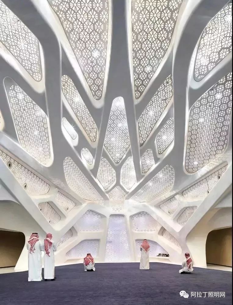 扎哈出品，必属精品！这座改造光和风的建筑被称为史上最聪明的沙漠设计