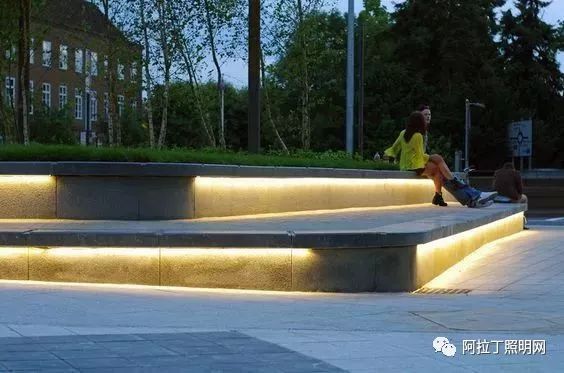 这些好看的景观地灯的存在，能让走路都变得有趣