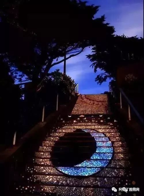 这些好看的景观地灯的存在，能让走路都变得有趣