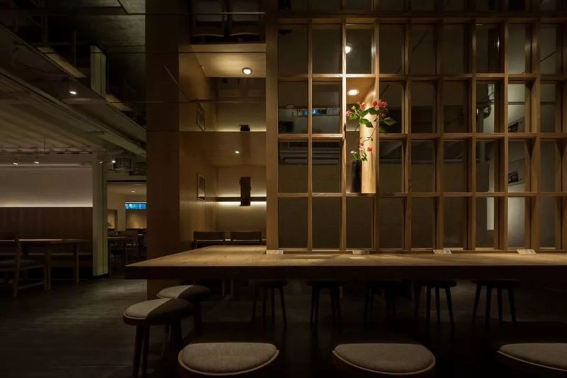 他们将层高只有2.2米的餐厅打造出最诗意的日式风