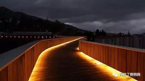 这些好看的景观地灯的存在，能让走路都变得有趣