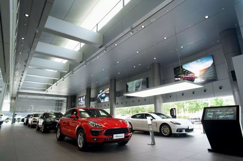 豪华的保时捷品牌店，应该匹配什么样的光？