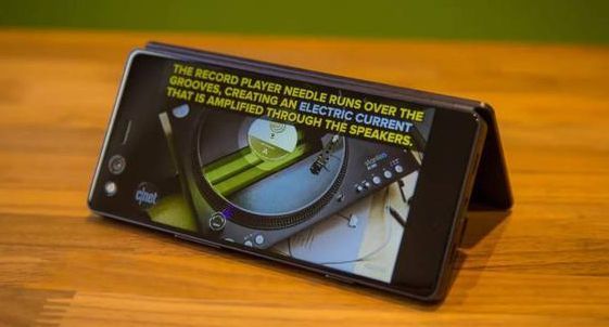 折叠屏手机扎推上市，全面揭秘每款折叠手机背后的AMOLED屏