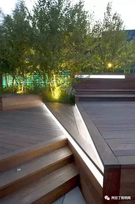 这些好看的景观地灯的存在，能让走路都变得有趣