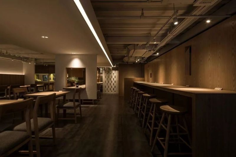 他们将层高只有2.2米的餐厅打造出最诗意的日式风