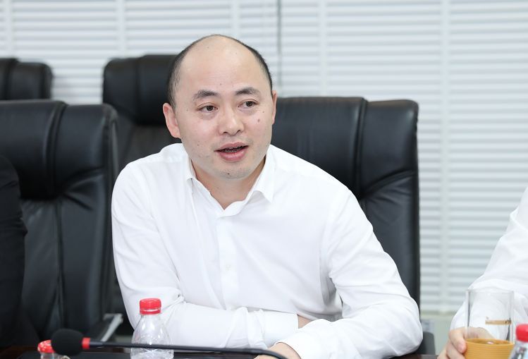 深商VS川商，泸州老窖走进雷曼光电