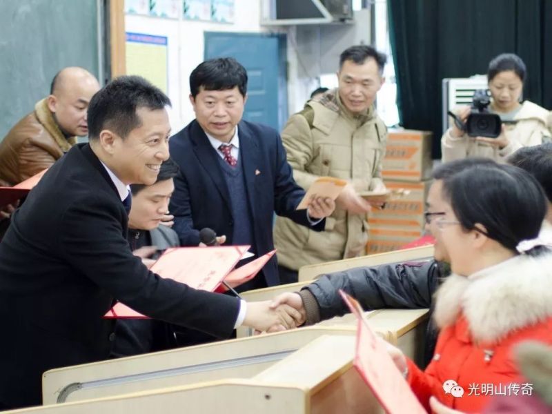 人生轨迹：梦想与责任同行   ——深圳雷曼光电科技股份有限公司董事长兼总裁、涟源一中校友李漫铁先生的铸梦与爱心之旅