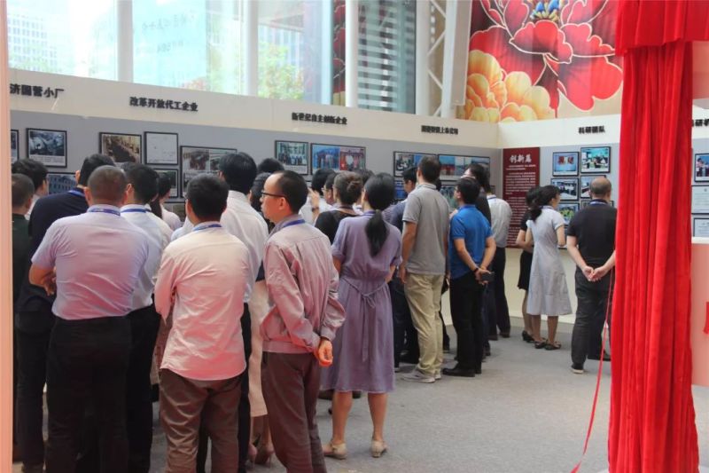 直击 | 国星光电举行“50周年图片展”开展仪式