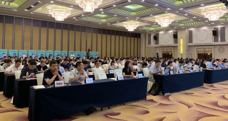 三雄极光与大咖共论健康照明 助力改善教育照明