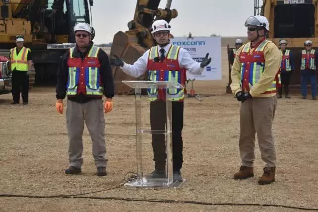 富士康威州面板厂重要设施兴建：五建筑商分3400万美元合约