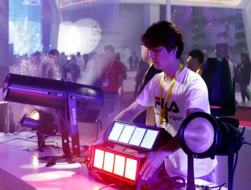 GETshow第二天，雅江光电持续火爆！