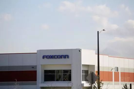 苹果正考虑从中国转移15-30%的硬件产能