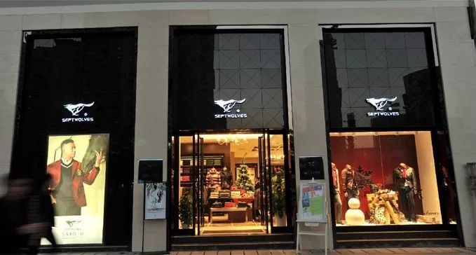 灯光是种毒，让我卡内余额不足