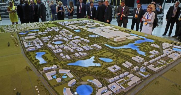 【光链要闻】韩1.3亿元开启OLED设备部件国产化；传海力士欲收购Intel大连工厂