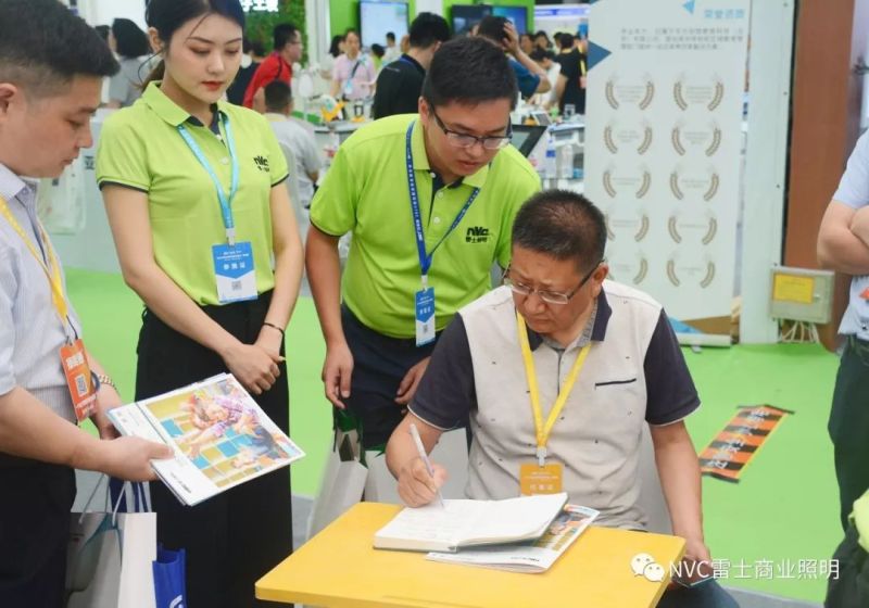 雷士方案 | 专注健康照明解决方案，雷士用光守护校园！