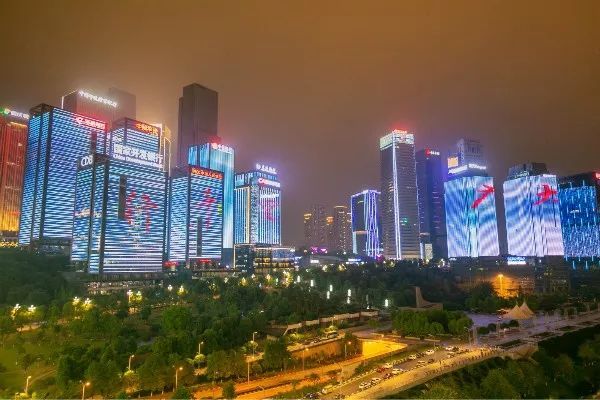 新版灯光秀点亮重庆江北嘴