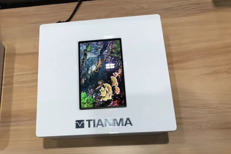 天马SID展出MicroLED、MiniLED、OLED等相关技术显示屏