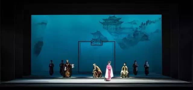 我国“灯光诗人”周国平，拿下舞美灯光设计界最高奖项