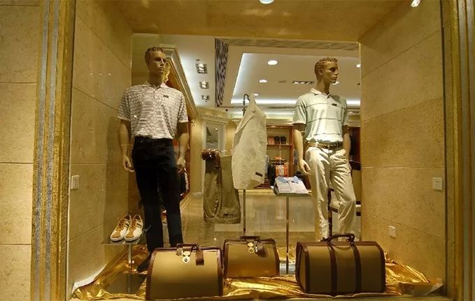 灯光是种毒，让我卡内余额不足