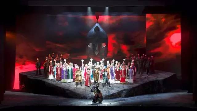 我国“灯光诗人”周国平，拿下舞美灯光设计界最高奖项