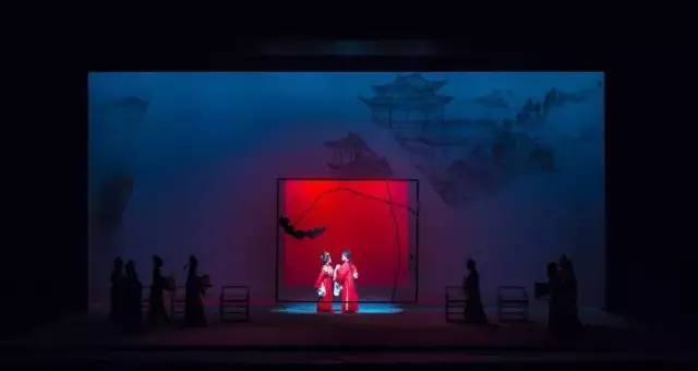 我国“灯光诗人”周国平，拿下舞美灯光设计界最高奖项