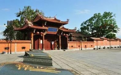 福建省首个搭载5G微基站及智慧城市全面感知功能的多功能路灯杆项目落地厦门同安