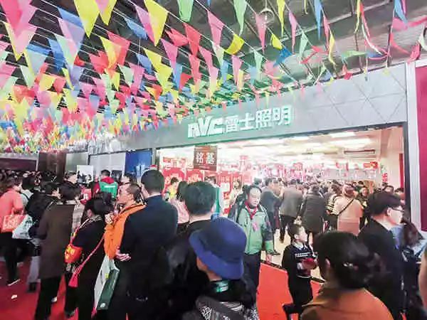 雷士连续两年业绩破百亿，再度成行业焦点！