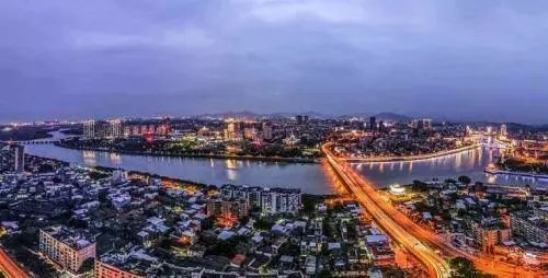 福建省首个搭载5G微基站及智慧城市全面感知功能的多功能路灯杆项目落地厦门同安