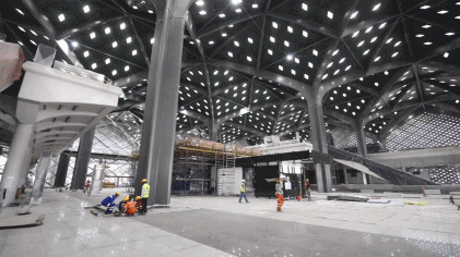 土豪又搞事了！沙漠中的星空高铁站！准备好光影梦幻的朝圣旅途