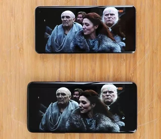 一加7 Pro VS 三星S10！谁才是真正的顶级A屏？