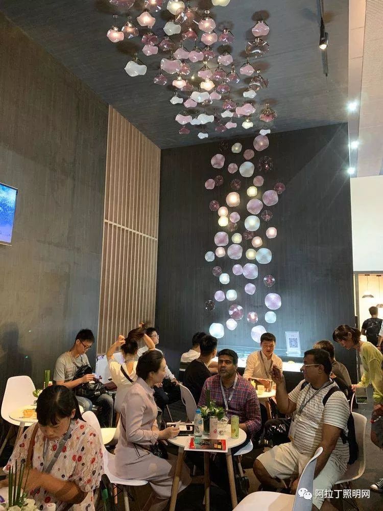 照明变奏Ⅱ：过去过去，未来未来