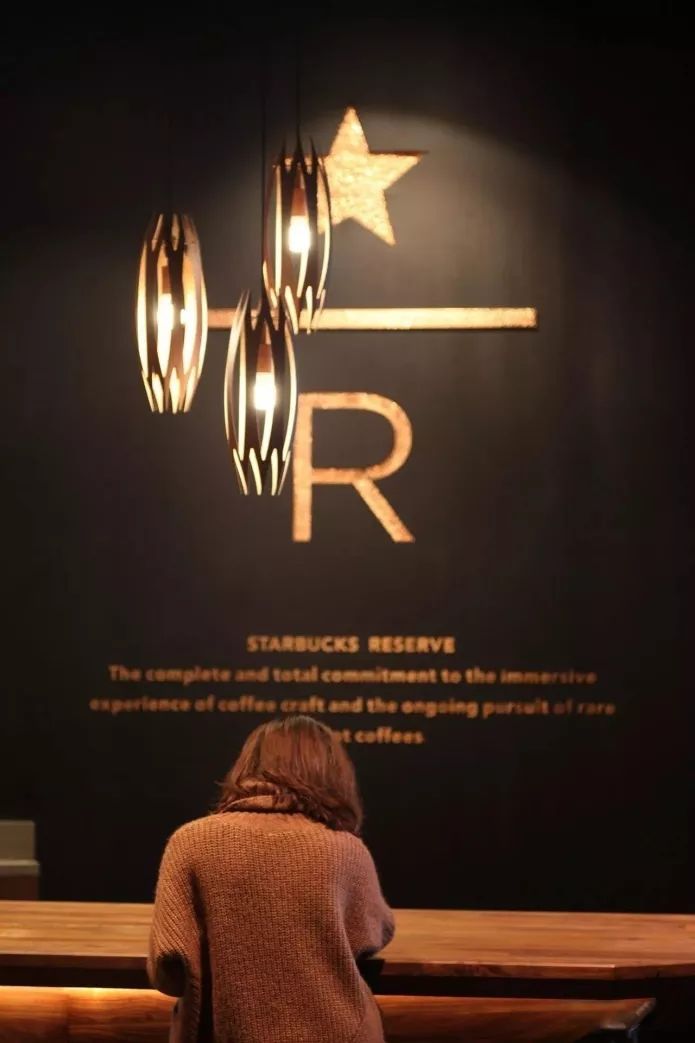 在星巴克喝贵价咖啡，竟引起我的极度舒适……