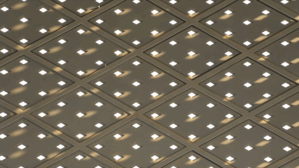 土豪又搞事了！沙漠中的星空高铁站！准备好光影梦幻的朝圣旅途