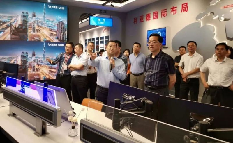 北京大兴区王有国区长一行莅临利亚德集团视察指导